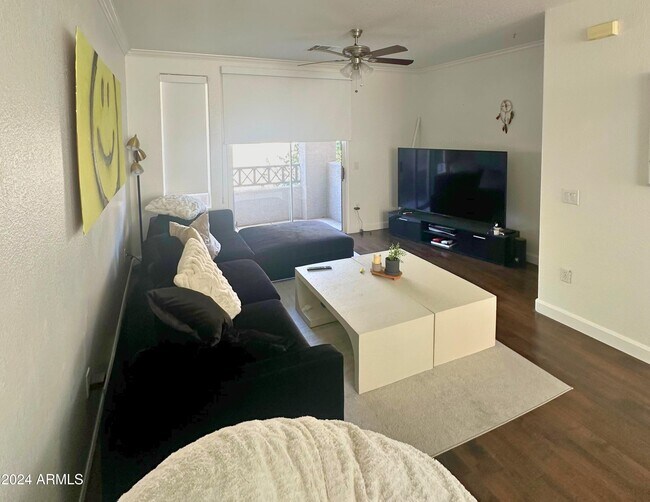 Foto del edificio - 4455 N Paradise Vlg Pkwy S