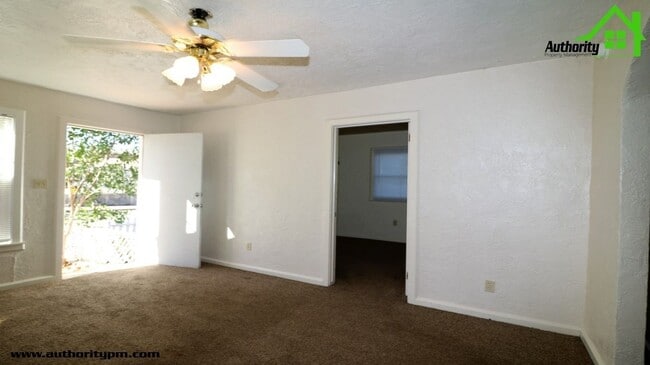 Building Photo - 1137 Magnolia Ave