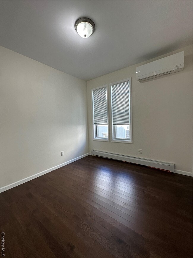 Foto del edificio - 31-17 81st St