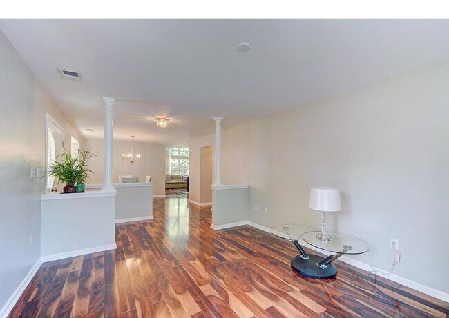 Foto del edificio - 176 Fountayne Ln