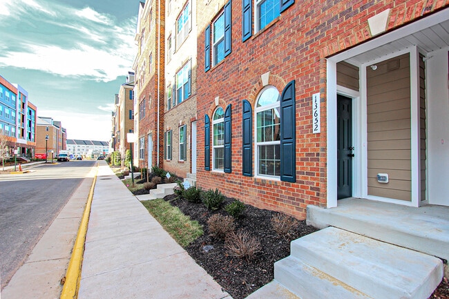 Building Photo - 13652 Endeavour Dr