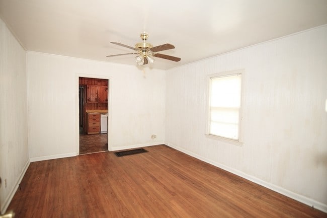 Building Photo - 117 Shadowmoor Dr