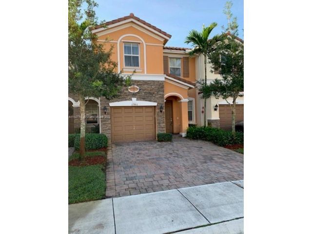 Foto principal - 12442 Emerald Creek Manor