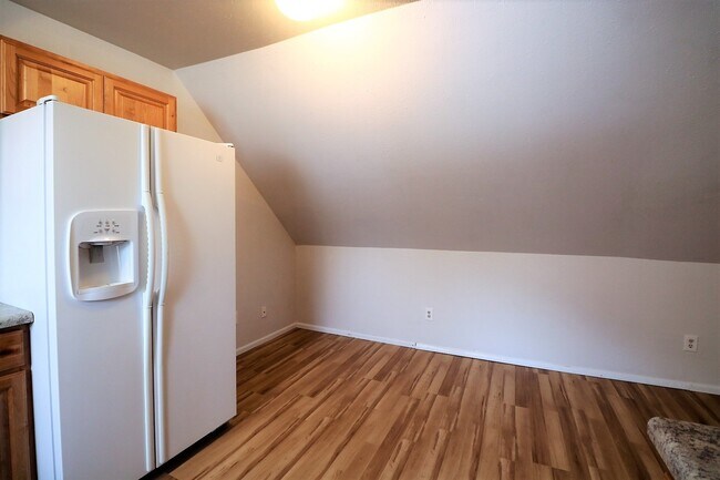 Building Photo - 311 Springville Duplex