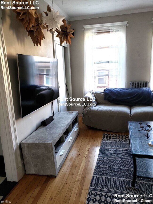 Building Photo - 4 br, 1 bath  - 11 Farragut Ave