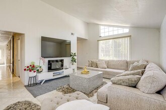 Building Photo - 172 Goldenrod Dr