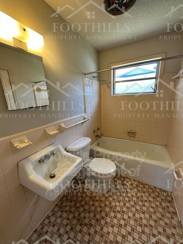 Building Photo - 420 W Fredericks St