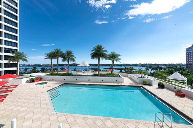 Building Photo - 525 S Flagler Dr