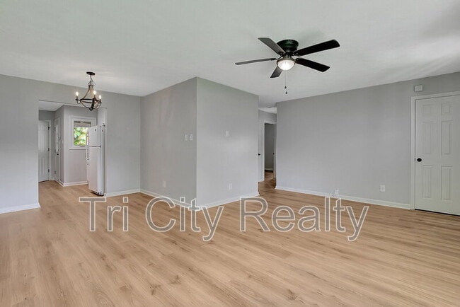 Foto del edificio - 214 Brooks Rd
