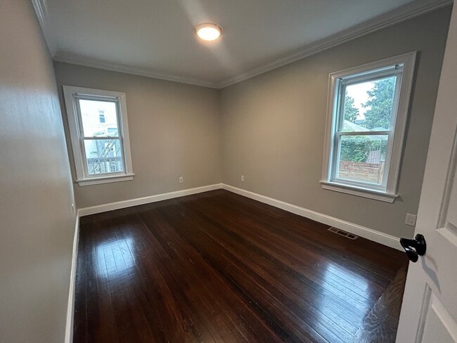 Building Photo - 69 Swan St