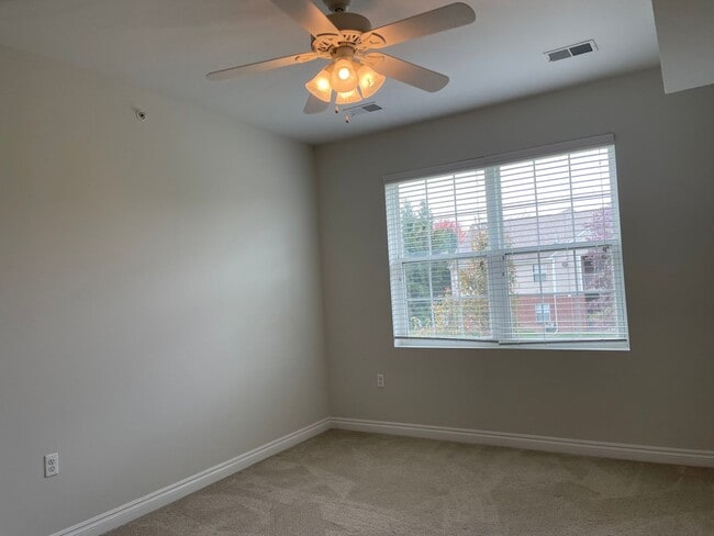 Building Photo - Shelby Township, 1st Floor  2-Bedroom, 2- Baths, Private Patio with att. Garage