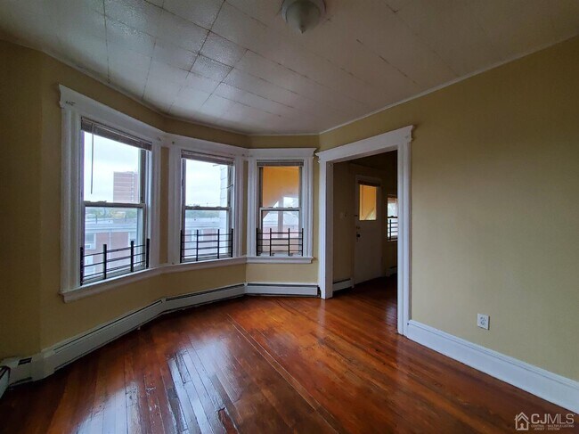 Building Photo - 104 21st St