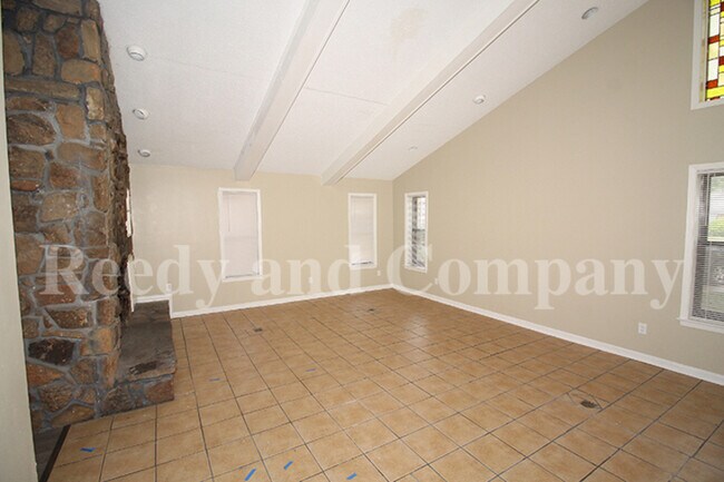 Building Photo - 6529 Oak Creek Cove