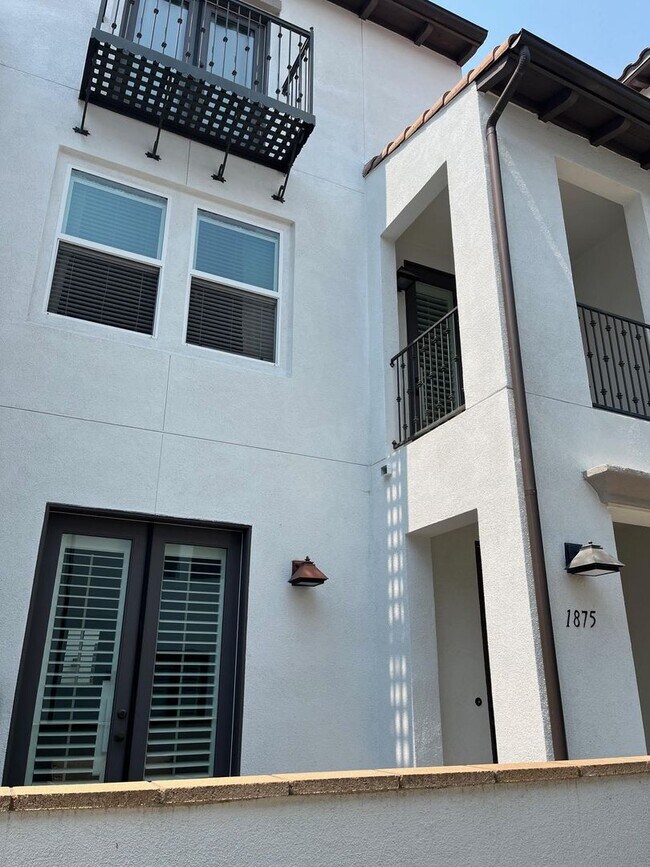Foto del edificio - 3BD 2.5BA 2CAR Garage