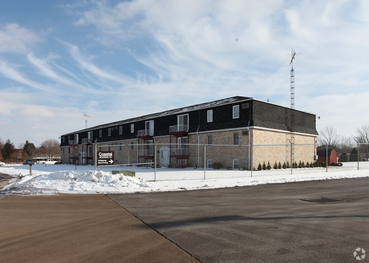 Building Photo - Countryside Apartments