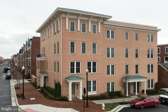 Building Photo - 621 McKenzie Ave