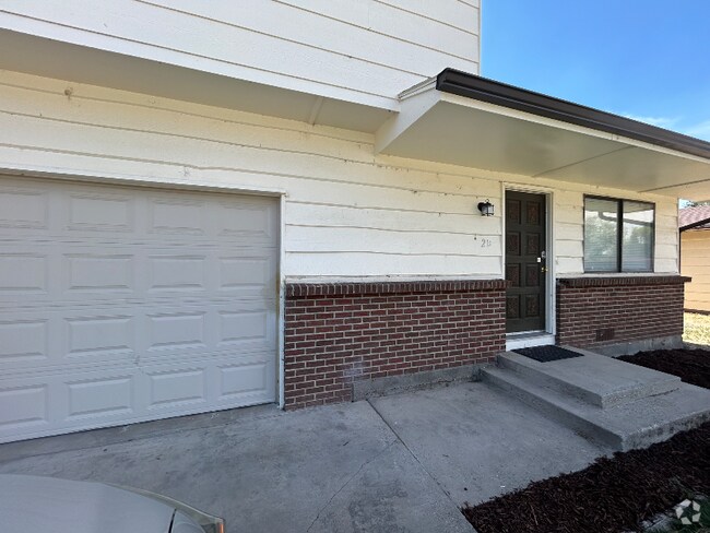 Building Photo - 3255 Villasur Dr