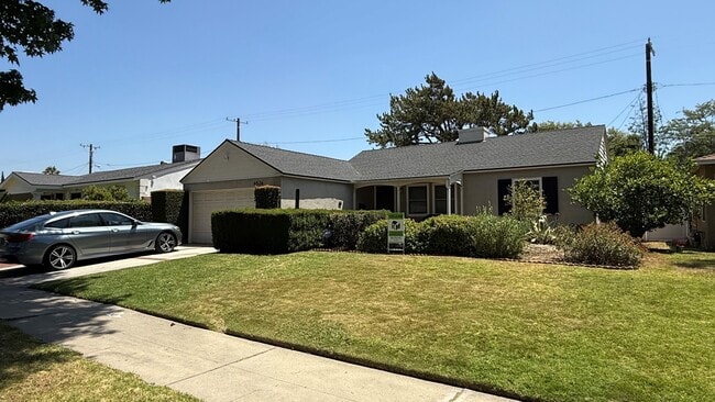 Building Photo - 6526 Van Noord Ave