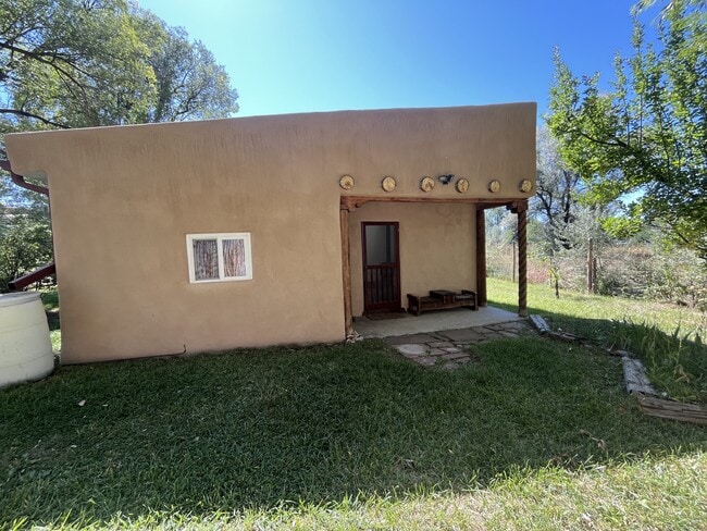 Building Photo - 507 Upper Ranchitos Rd