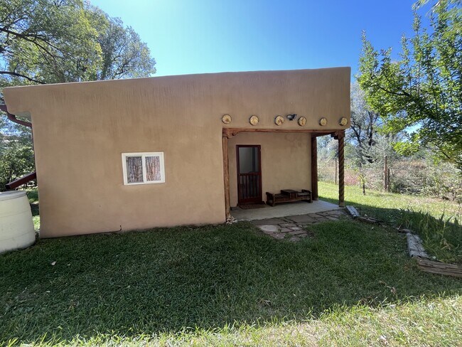 Foto del edificio - 507 Upper Ranchitos Rd