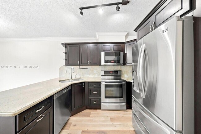 Foto del edificio - 18751 NW 84th Pl.