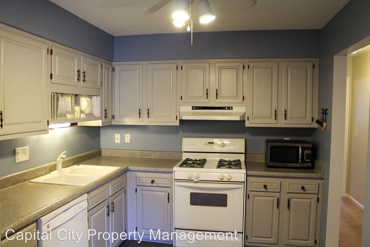 Primary Photo - 3 br, 2 bath House - 6750 School St Unit 201