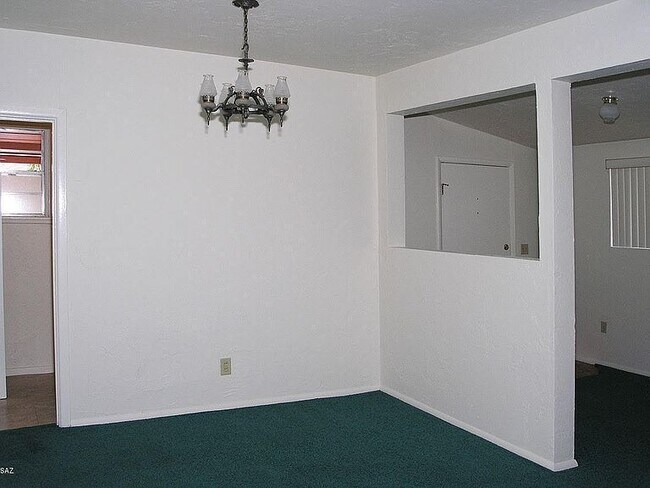 Foto del edificio - 2422 E 4th St