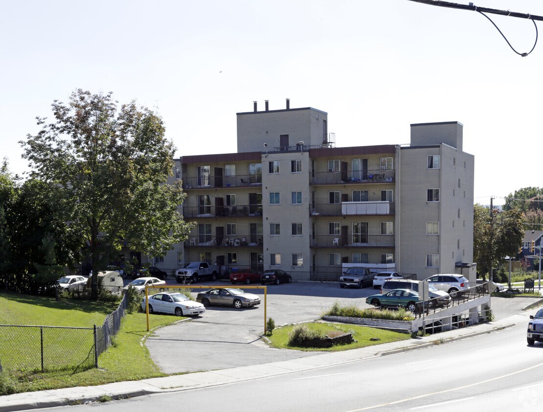 Ross Well Suites Apartments 96 Ross St Barrie, ON