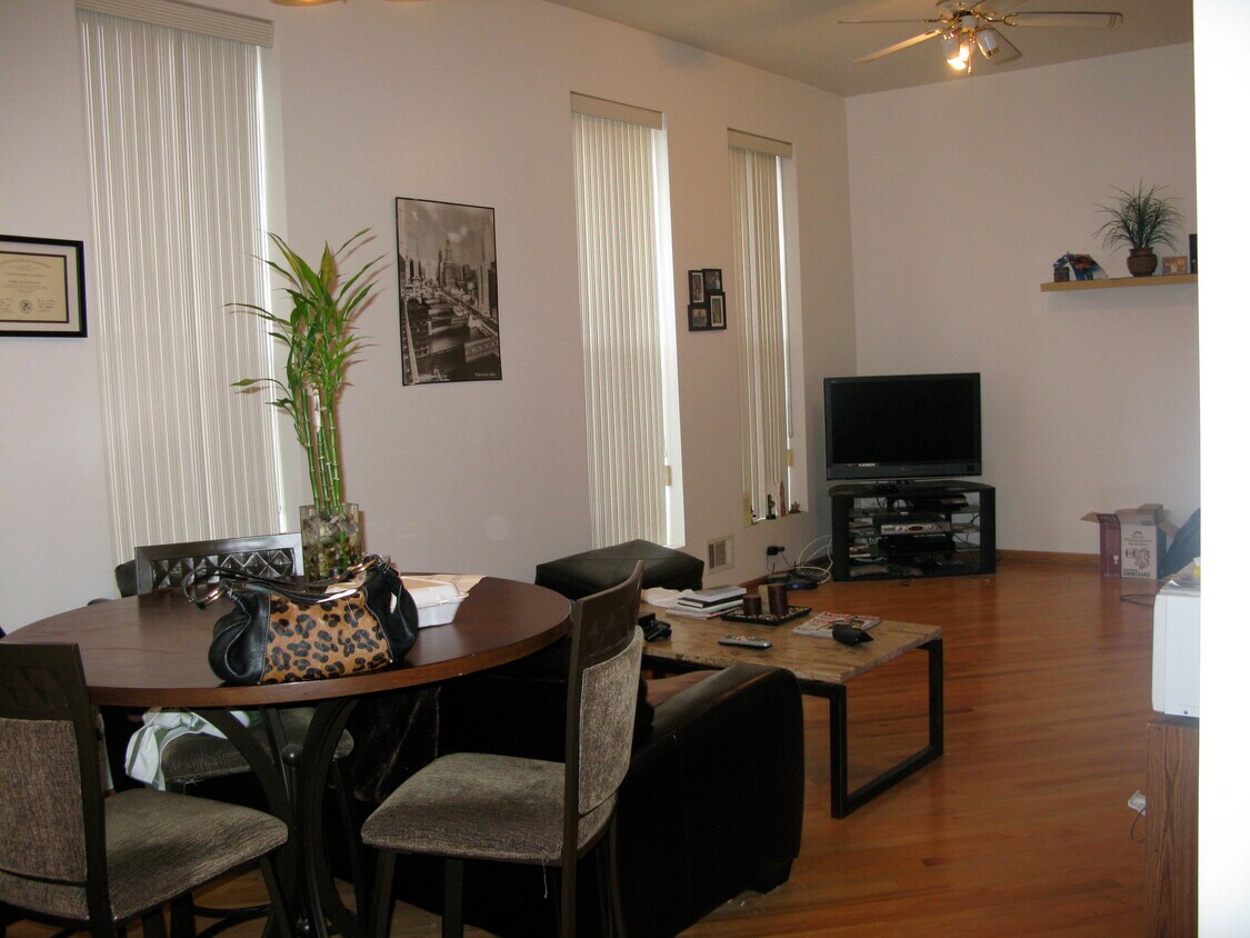 Foto principal - 833 W Grand Ave