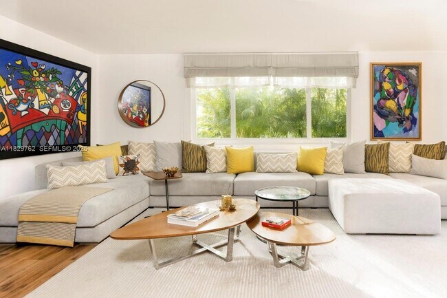 Foto del edificio - 1535 Robbia Ave