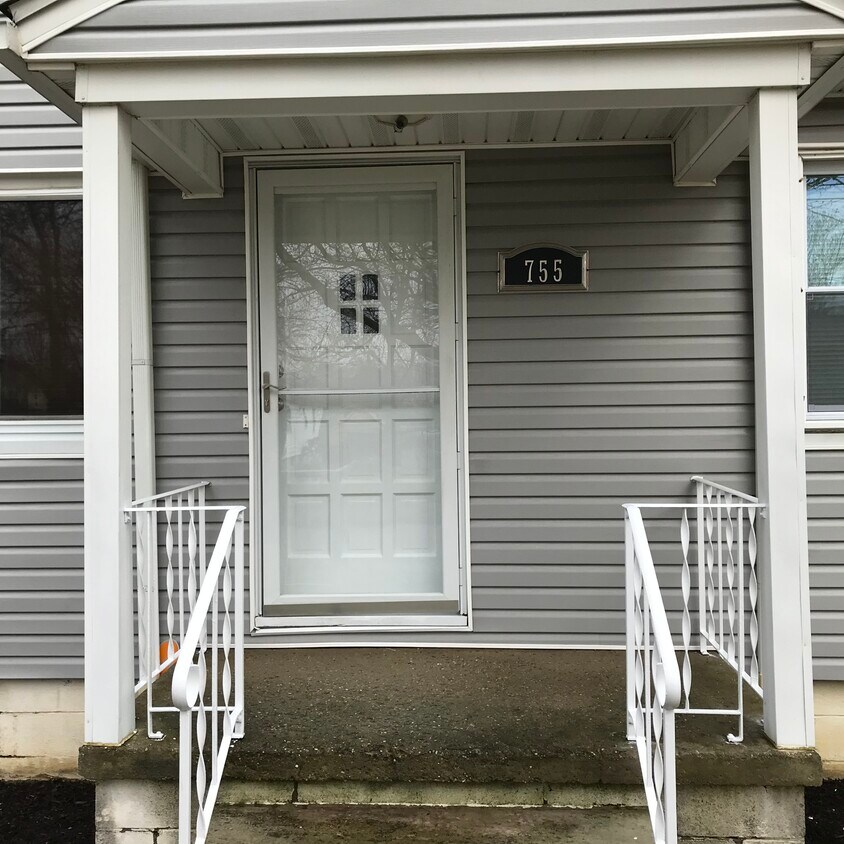 Building Photo - 755 Bertha Ave