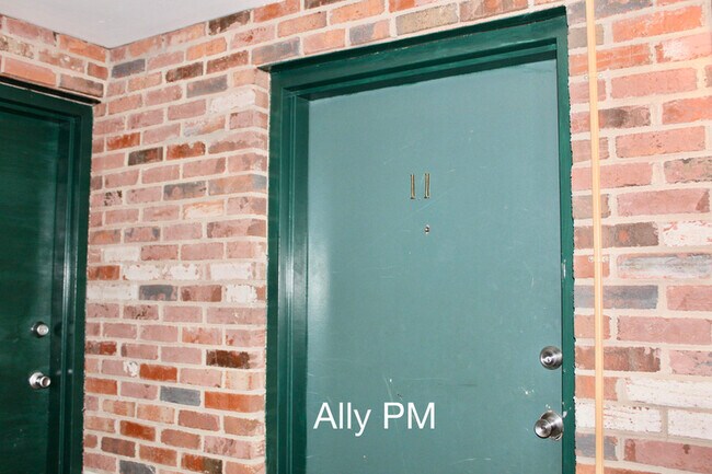 Building Photo - 545 Burgoyne Rd