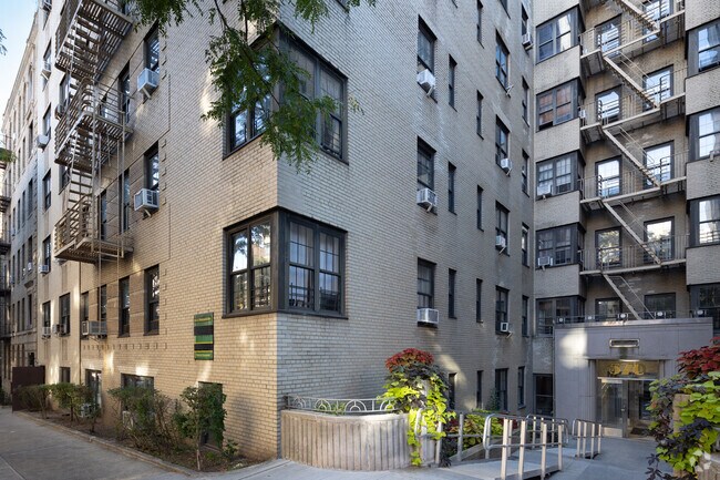 Building Photo - 570 Fort Washington Ave