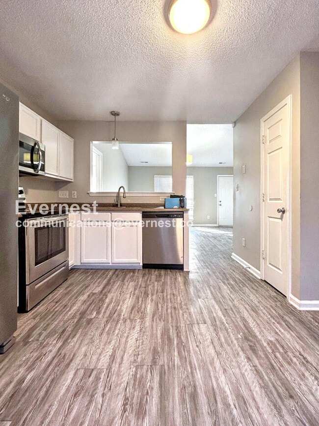 Foto del edificio - 2721 Fairstone Ave