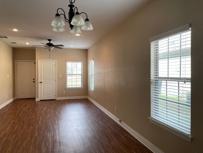 Building Photo - House for lease in Pottsboro