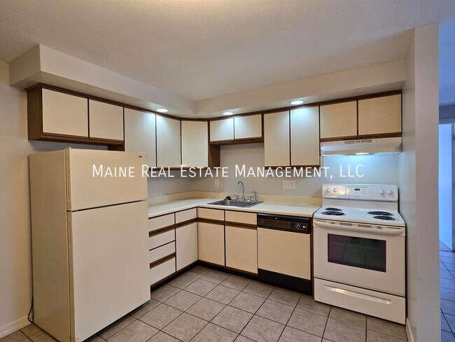 Building Photo - 20 Tall Pines Dr
