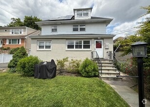 Building Photo - 411 4th St