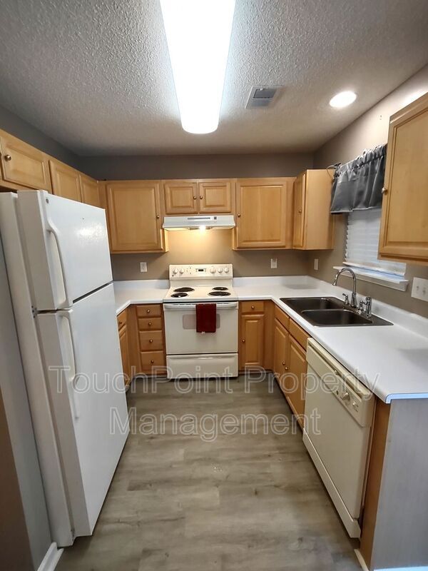 Foto del edificio - 8338 Rudolph Rd