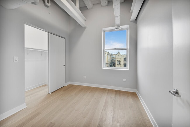 Building Photo - 4637 N Ashland Ave