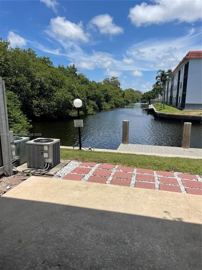 Foto del edificio - 1401 NE 53rd St