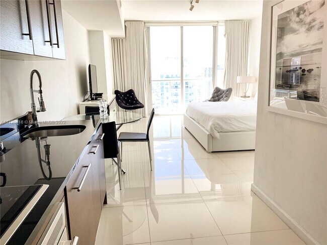 Building Photo - 485 Brickell Ave