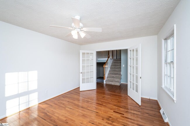 Foto del edificio - 125 Newgate Dr