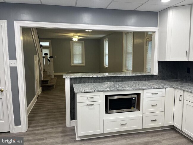 Building Photo - Welcome to 16 N Schuykill!