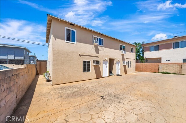 Foto del edificio - 6825 Simpson Ave