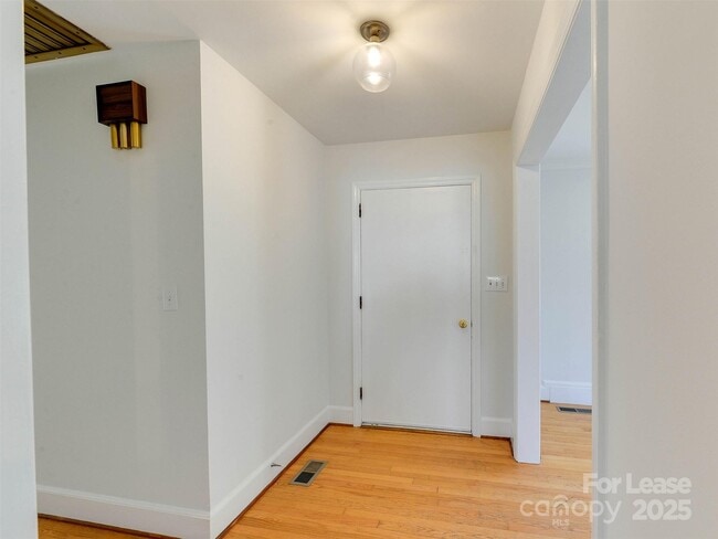 Building Photo - 1432 Bevis Dr