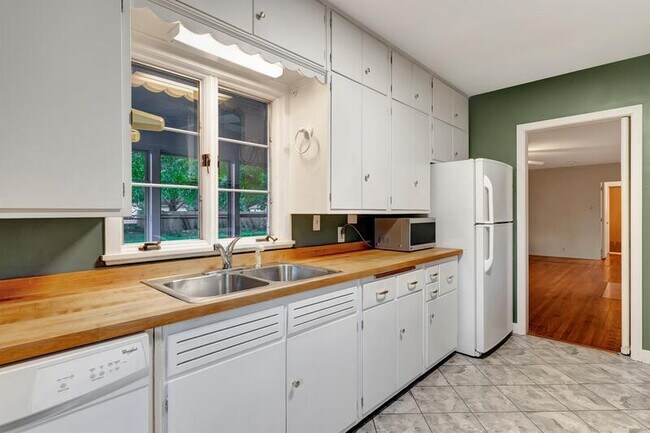 Building Photo - 202 W Indiana Ave