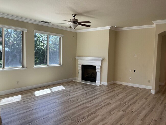 Foto del edificio - Beautiful 5Bd 4Bth With Award Winning Schools