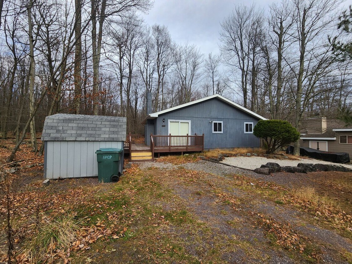 1135 Country Place Dr, Tobyhanna, PA 18466 House Rental in Tobyhanna