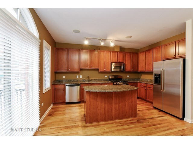Building Photo - 1703 S Prairie Ave
