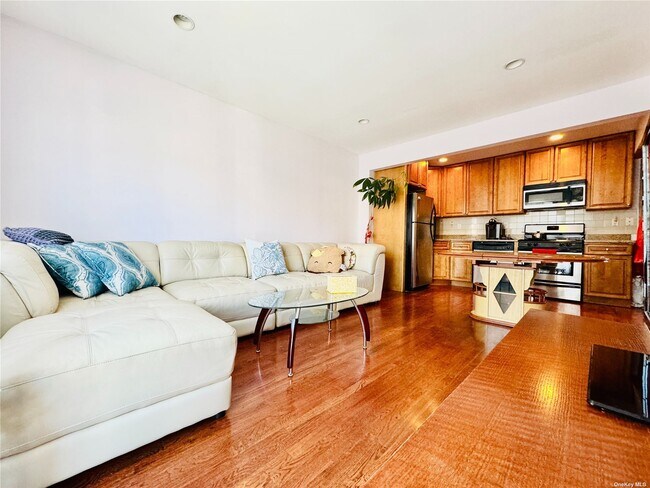 Foto del edificio - 78-76-78-82 82nd St
